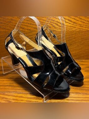 Sofft T-Strap Heeled Sandals Black Patent Leather Size 8